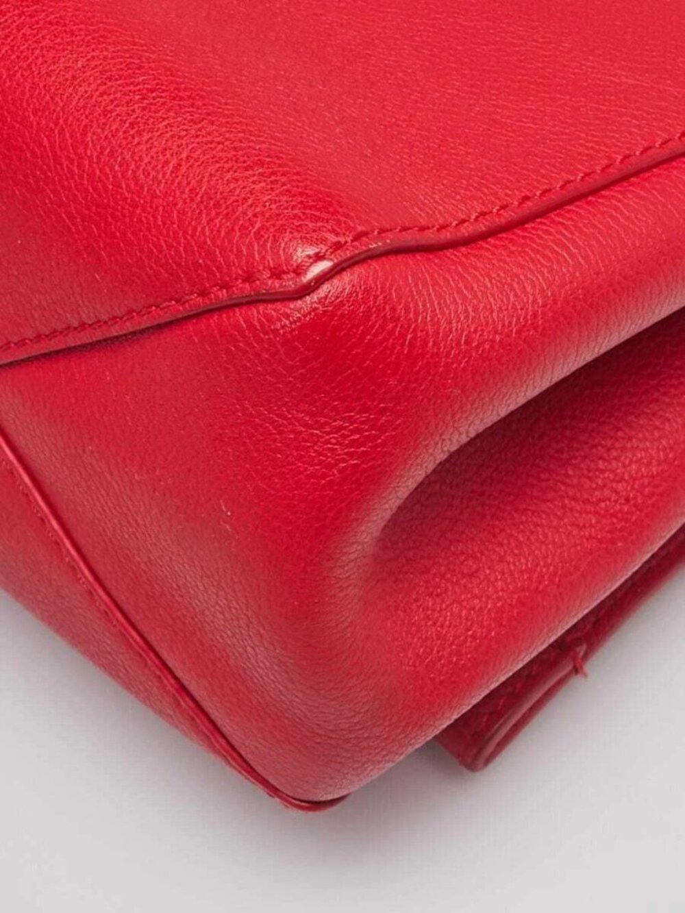 Louis Vuitton Rubis Calfskin Leather Lockme II - Picture 4 of 12